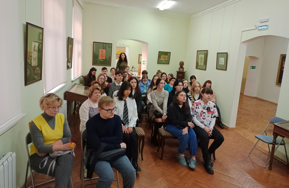 Студенты Астраханской консерватории приняли участие  в открытой лекции известного искусствоведа о Борисе Кустодиеве