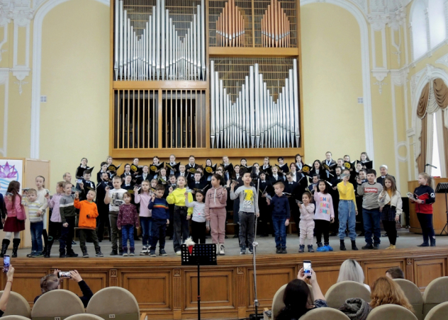 Приглашаем школьников и студентов  на хоровой концерт воскресного абонемента