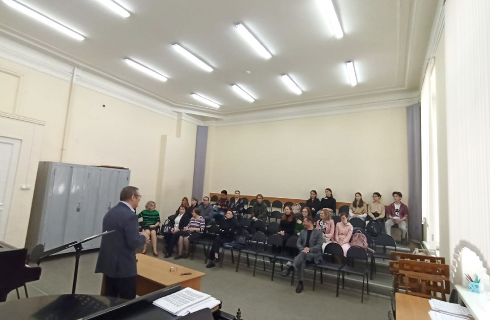 В рамках Дня открытых дверей на кафедре хорового дирижирования Астраханской консерватории прошла встреча с учащимися  Астраханского музыкального колледжа