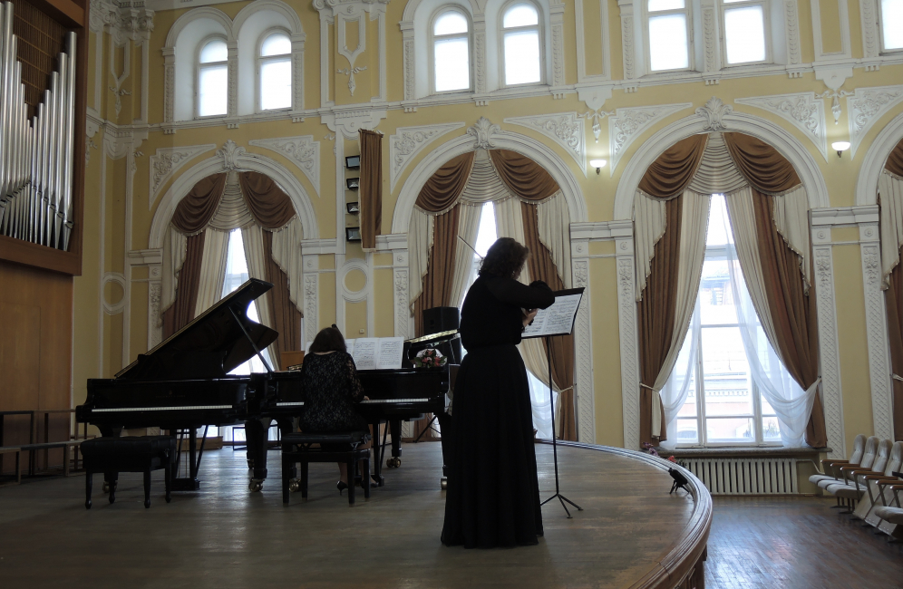 Играют студенты Астраханской консерватории