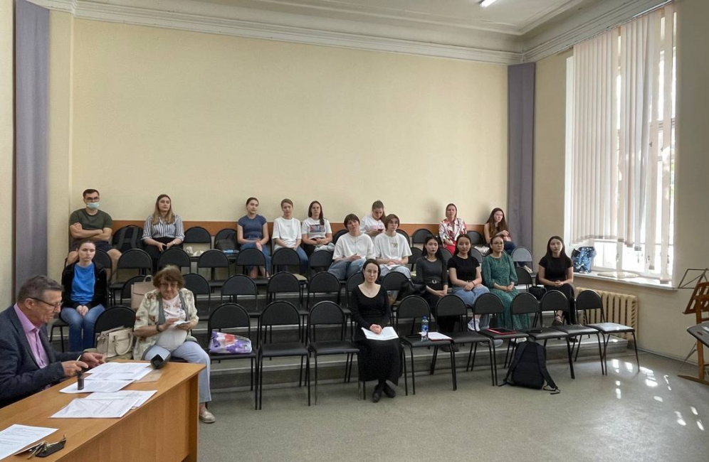 Итоговая научная студенческая конференция прошла на кафедре хорового дирижирования Астраханской консерватории